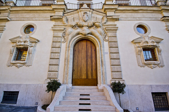Palazzo Zuccari'nin kapısı