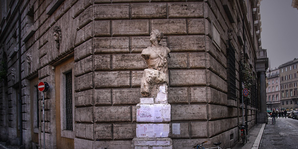 pasquino-konusan-heykel